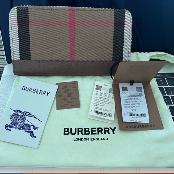 NWT Authentic Burberry Checkered Long Wallet - Picture 1 of 4